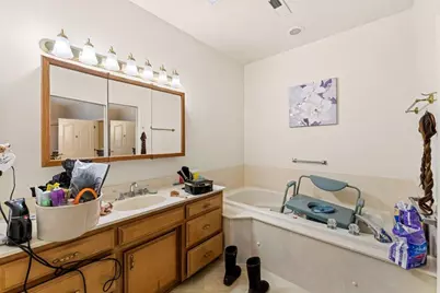 1415 NE Heritage Drive, Grants Pass, OR 97526 - Photo 13