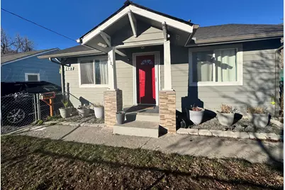 2427 Applegate Avenue, Klamath Falls, OR 97601 - Photo 3