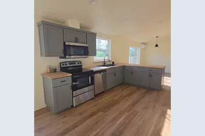 5250 Redwood Avenue, Grants Pass, OR 97527 - Photo 11