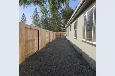5250 Redwood Avenue, Grants Pass, OR 97527 - Photo 5