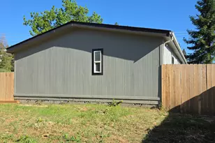 5250 Redwood Ave, Grants Pass, OR 97527 - Photo 7