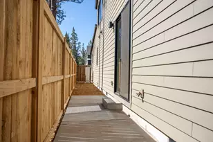 1027 W Linda Ave, Sisters, OR 97759 - Photo 31