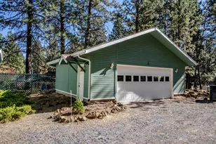 18882 River Woods Dr, Bend, OR 97702 - Photo 15