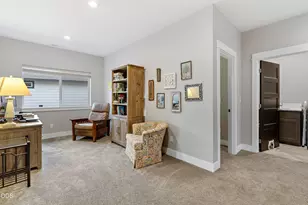 2260 NE Indigo Ln, Bend, OR 97701 - Photo 21