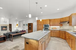 762 Crystal Falls Ct, Redmond, OR 97756 - Photo 9