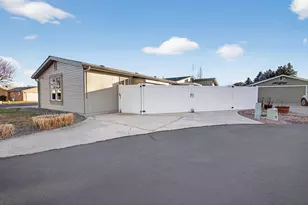 1865 NE 6th St, Redmond, OR 97756 - Photo 41