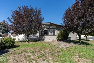 1865 NE 6th St, Redmond, OR 97756 - Photo 5