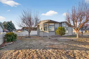 1865 NE 6th St, Redmond, OR 97756 - Photo 3