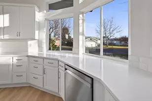 1865 NE 6th St, Redmond, OR 97756 - Photo 5