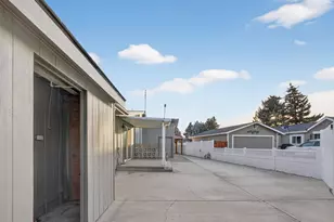 1865 NE 6th St, Redmond, OR 97756 - Photo 31