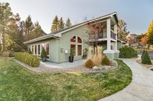 1895 Murrelet Dr, Redmond, OR 97756 - Photo 3