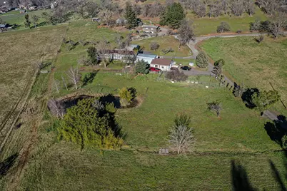 6676 Pioneer Road, Medford, OR 97501 - Photo 23