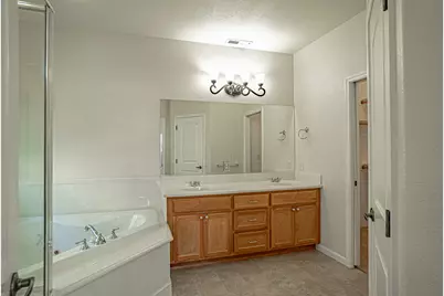 3749 Sherwood Park Drive, Medford, OR 97504 - Photo 13