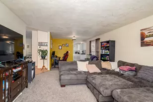 1860 Cottonwood Dr, Central Point, OR 97502 - Photo 5