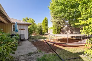 1860 Cottonwood Dr, Central Point, OR 97502 - Photo 17