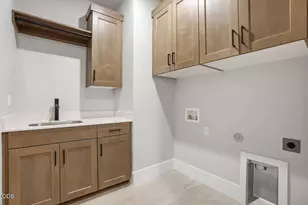 1319 NW Ochoa Dr, Bend, OR 97703 - Photo 9