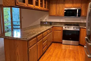 2489 Senate Way, Medford, OR 97504 - Photo 7