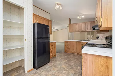 1570 S Peach Street #SPC 4, Medford, OR 97501 - Photo 5