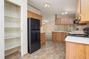 1570 S Peach St, Medford, OR 97501 - Photo 5