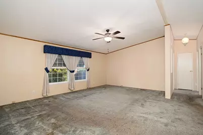 1570 S Peach Street #SPC 4, Medford, OR 97501 - Photo 9