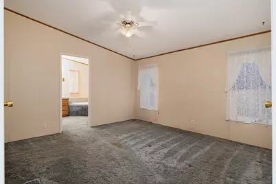 1570 S Peach Street #SPC 4, Medford, OR 97501 - Photo 11