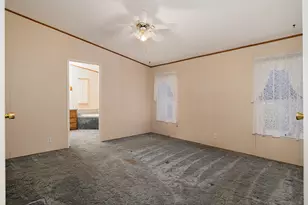 1570 S Peach St, Medford, OR 97501 - Photo 11