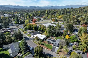 740 NW Kinney St, Grants Pass, OR 97526 - Photo 45