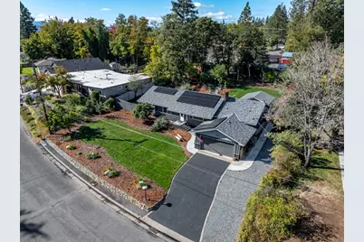 740 NW Kinney Street, Grants Pass, OR 97526 - Photo 1