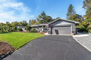 740 NW Kinney St, Grants Pass, OR 97526 - Photo 37