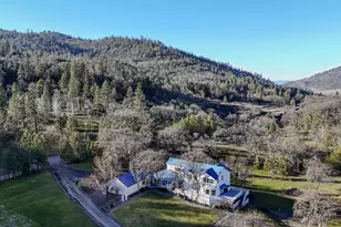 7555 E Antelope Rd, Eagle Point, OR 97524 - Photo 5