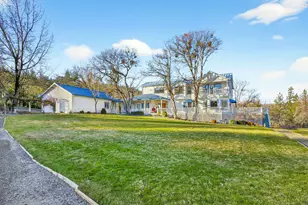 7555 E Antelope Rd, Eagle Point, OR 97524 - Photo 3