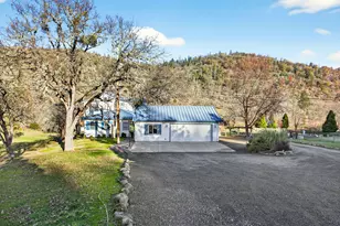 7555 E Antelope Rd, Eagle Point, OR 97524 - Photo 5