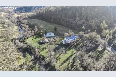 7555 E Antelope Road, Eagle Point, OR 97524 - Photo 7