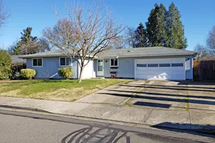 5030 Del Mar Dr, Central Point, OR 97502 - Photo 1