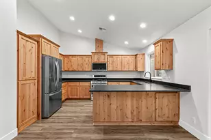 1546 Poplar Dr, Grants Pass, OR 97527 - Photo 9