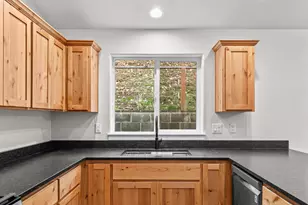 1546 Poplar Dr, Grants Pass, OR 97527 - Photo 13