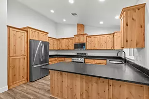 1546 Poplar Dr, Grants Pass, OR 97527 - Photo 11