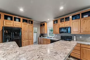 594 Detrick Dr, Grants Pass, OR 97527 - Photo 15