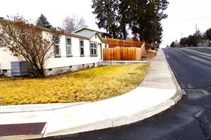 1907 SW 20th St, Redmond, OR 97756 - Photo 1