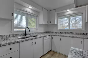 209 Chestnut St, Medford, OR 97501 - Photo 9