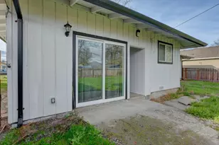 209 Chestnut St, Medford, OR 97501 - Photo 31