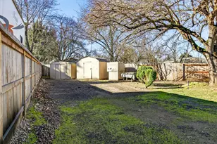 4055 Crestwood Cir, Central Point, OR 97502 - Photo 9