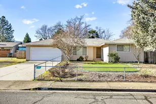 4055 Crestwood Cir, Central Point, OR 97502 - Photo 1