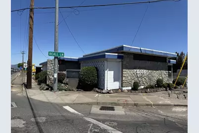 990 S Front Street, Central Point, OR 97502 - Photo 5