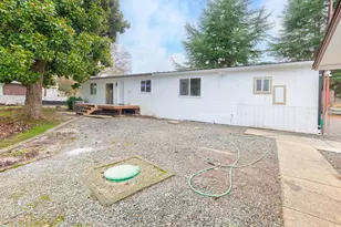 210 Sycamore Dr, Grants Pass, OR 97526 - Photo 21