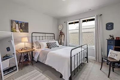 936 E Black Butte Avenue, Sisters, OR 97759 - Photo 25