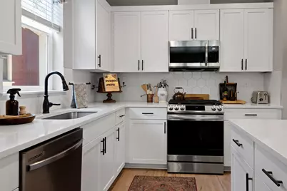 936 E Black Butte Avenue, Sisters, OR 97759 - Photo 13