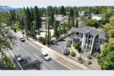 856 NE 7th Street, Grants Pass, OR 97526 - Photo 3