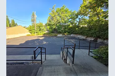 856 NE 7th Street, Grants Pass, OR 97526 - Photo 9