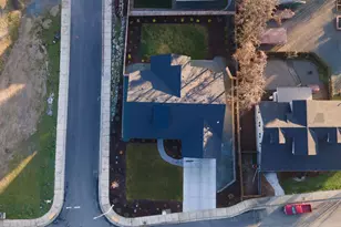 1645 NW Williamsburg Dr, Grants Pass, OR 97526 - Photo 3